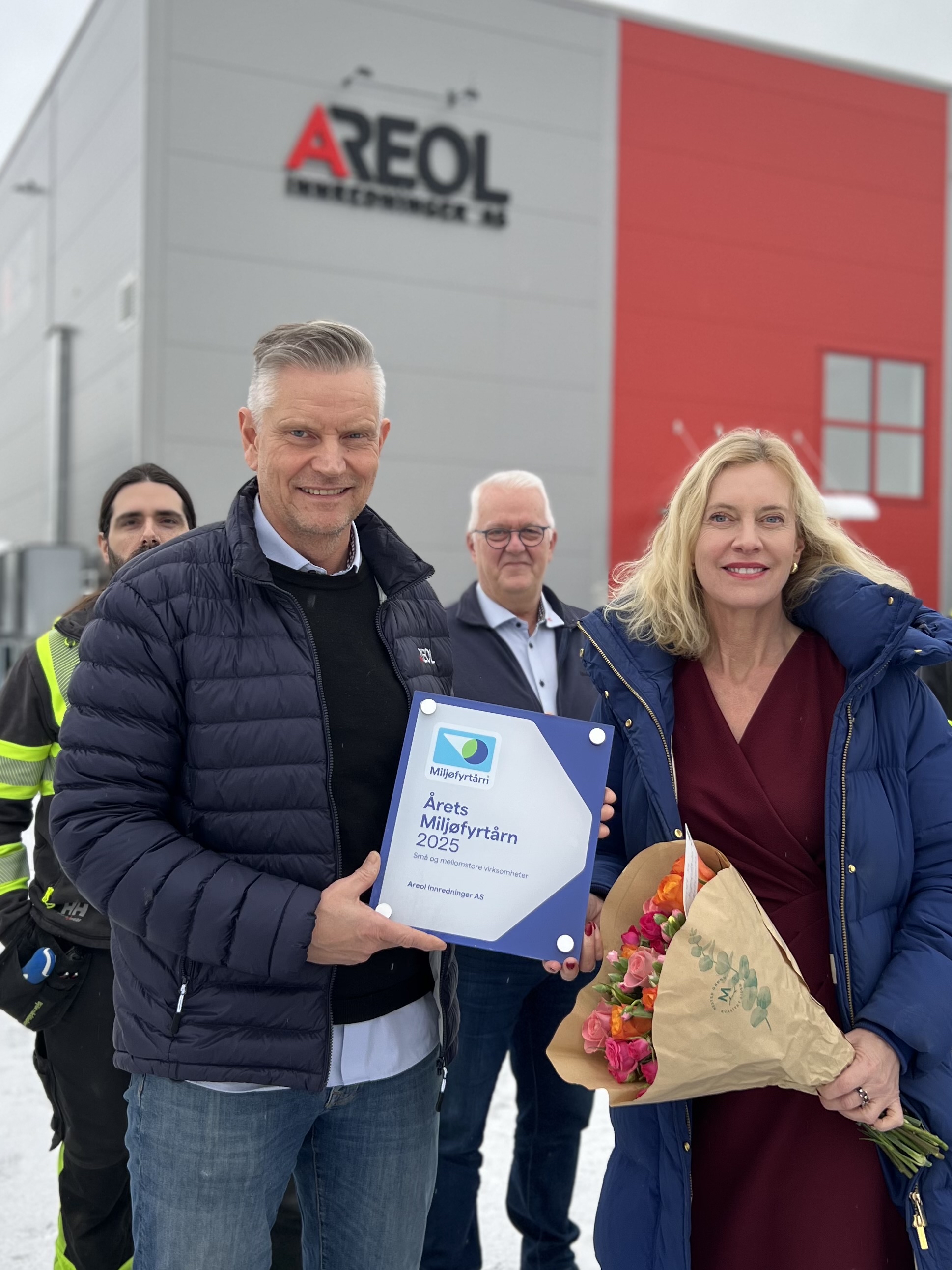 Areol overrekkelse pris ute