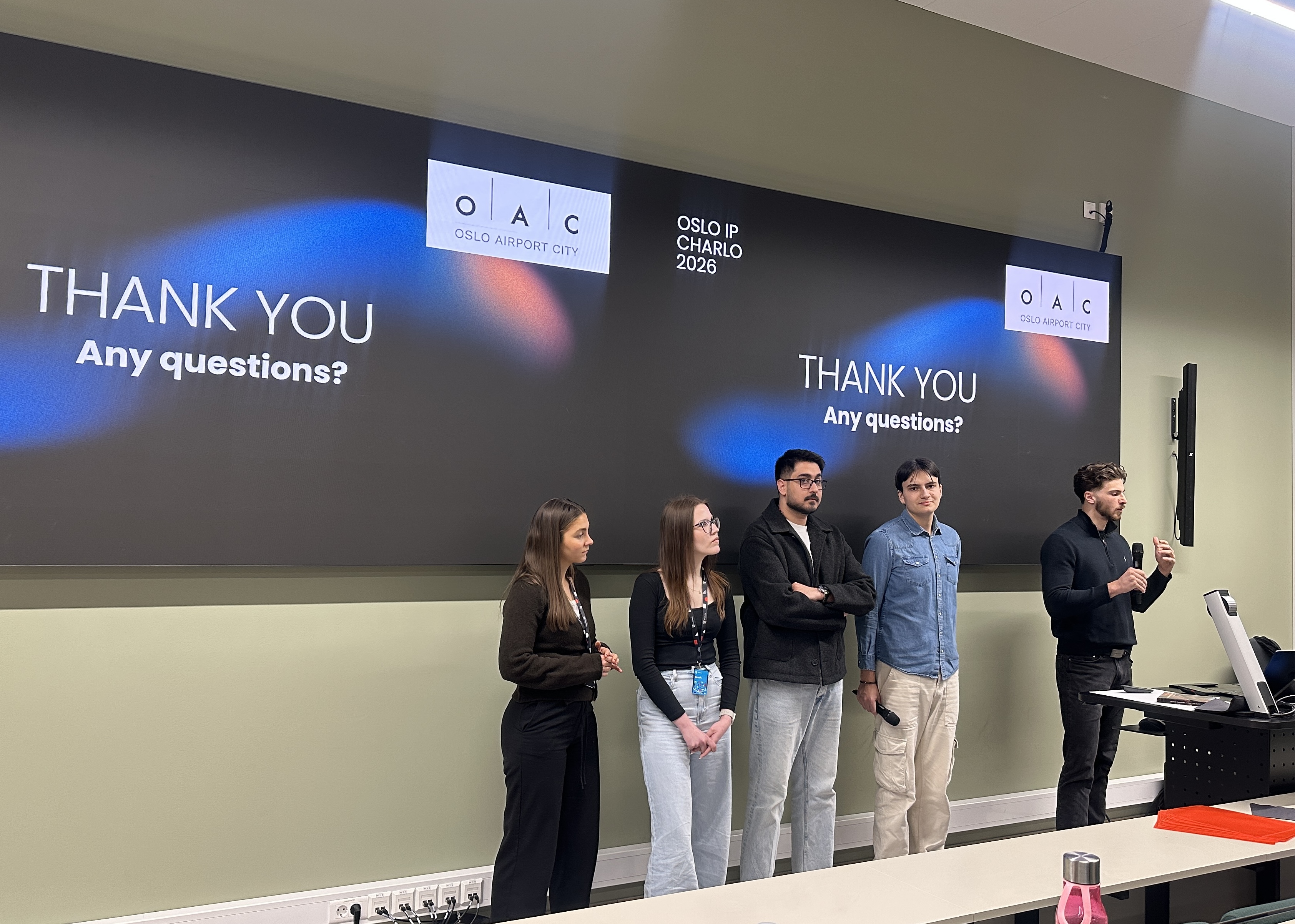 Studentene presenterer